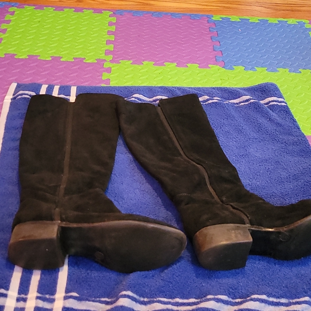 Black boots